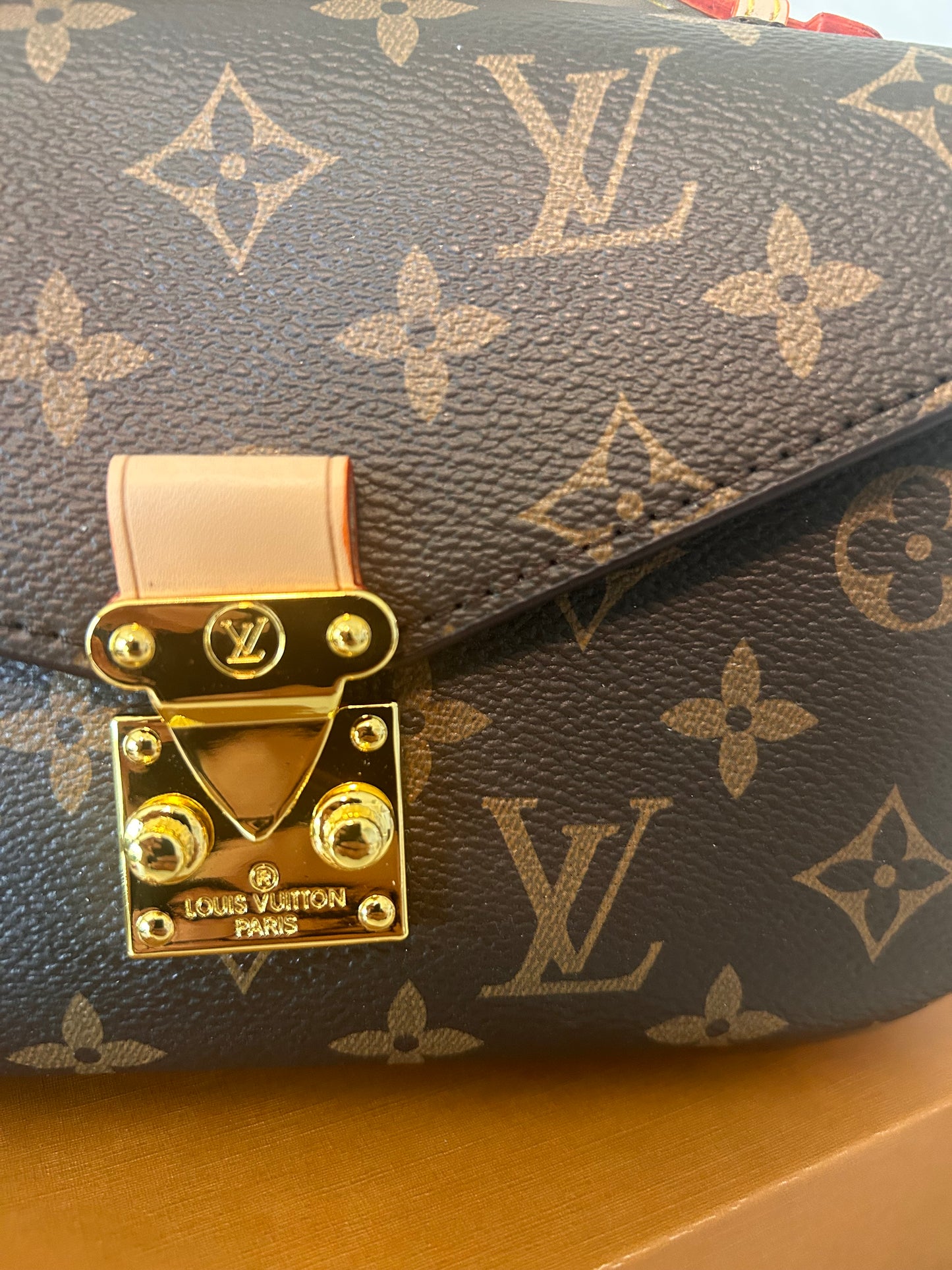 Lv Small shoulder